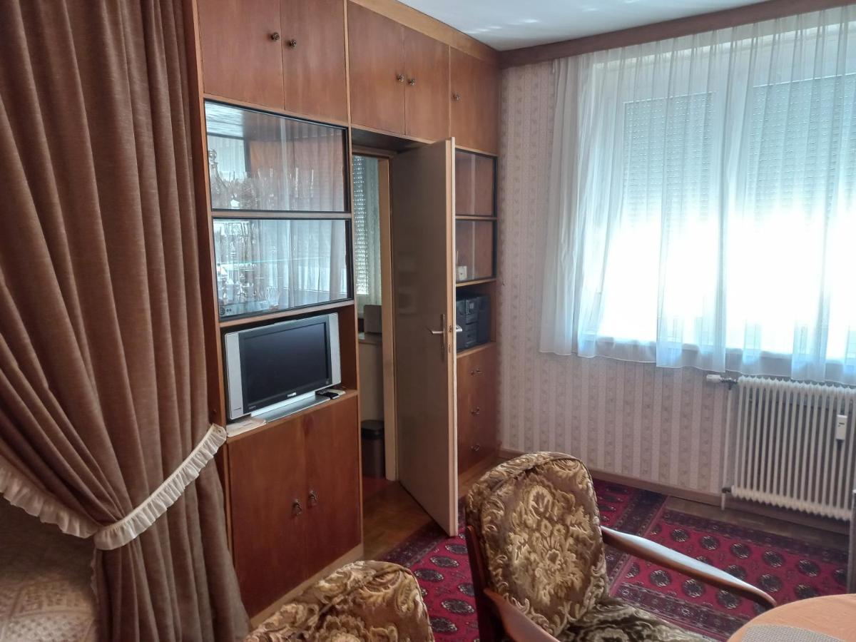 Ferienwohnung ,,Wohnen Wie Zu Grossmutter'S Zeiten'' Viena Exterior foto